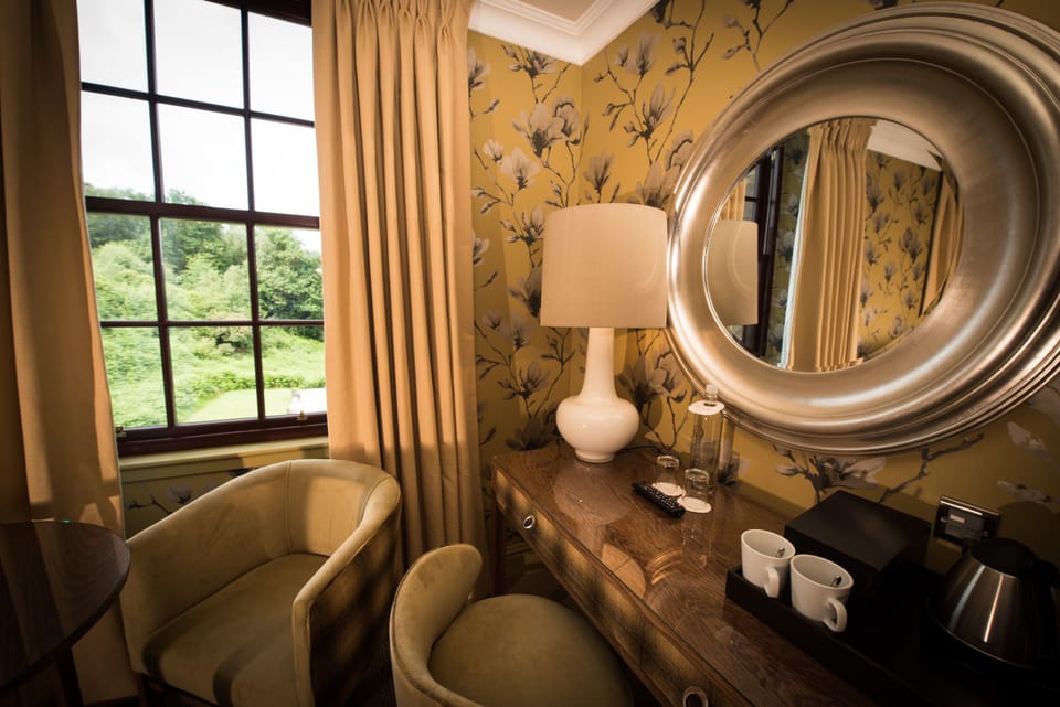 Superior Room, 1 King Bed, Non Smoking (Four Poster Bed) | Desk, iron/ironing board, rollaway beds, free WiFi