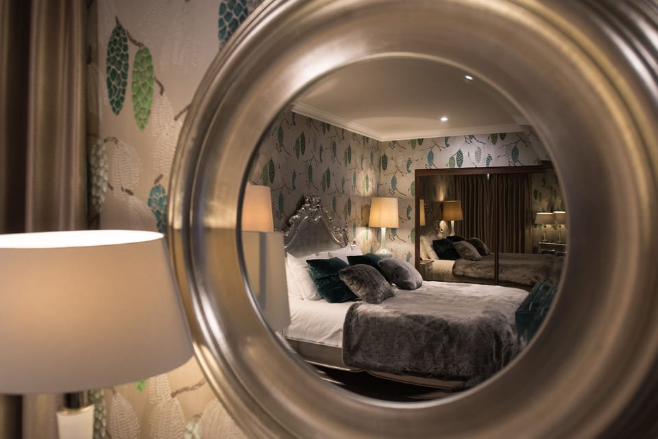 Suite, 1 King Bed, Non Smoking, Hot Tub (Walk-in Shower;with Sofabed) | Desk, iron/ironing board, rollaway beds, free WiFi