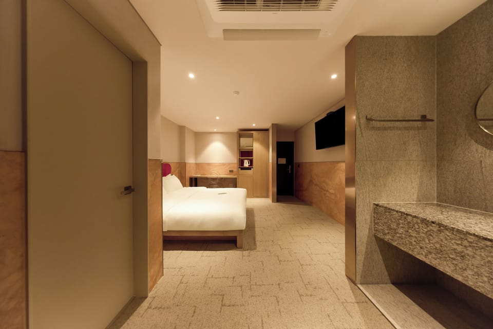 Superior King | Bathroom | Shower, hair dryer, bathrobes, towels