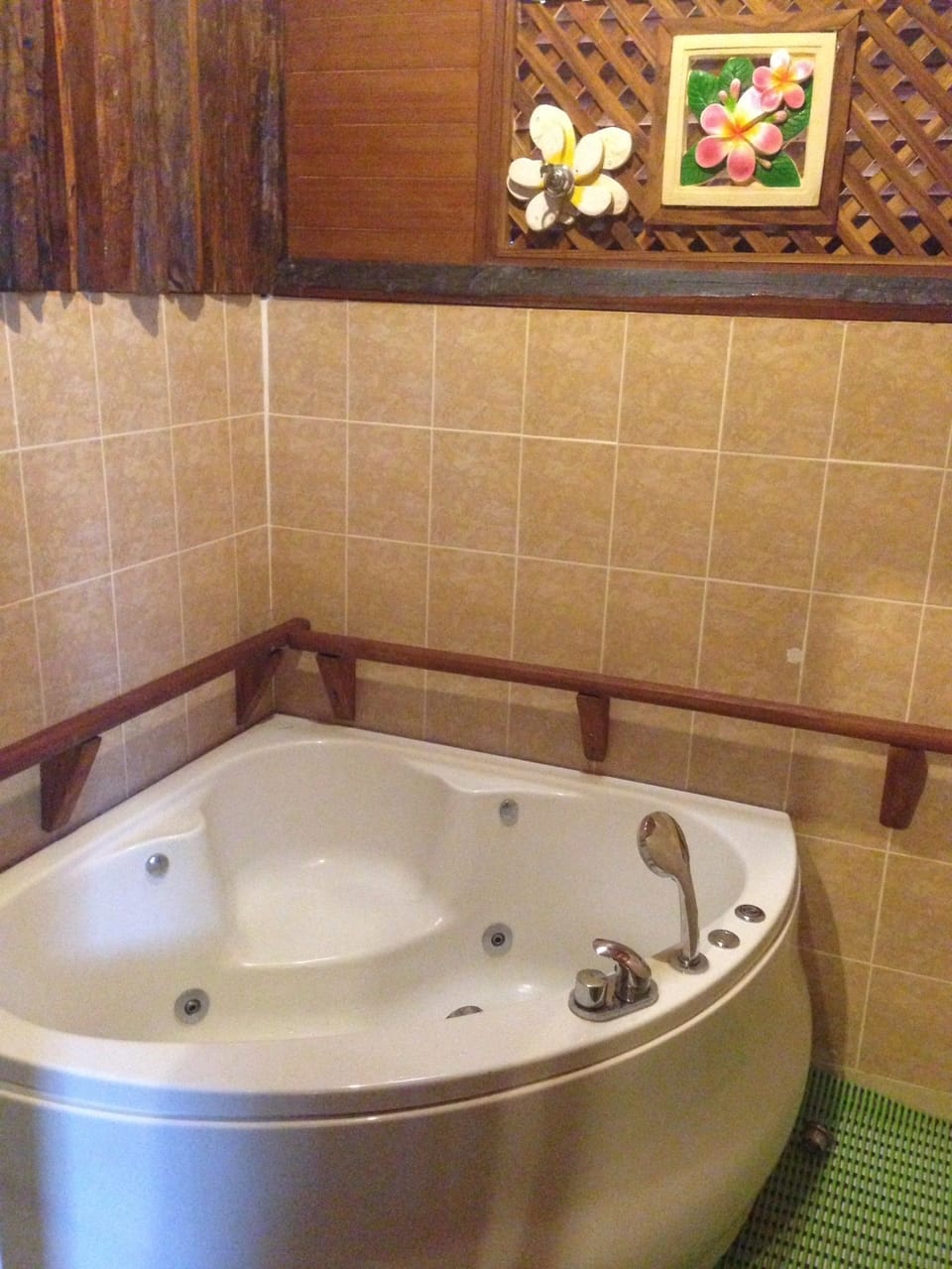 Family Room | Jetted tub