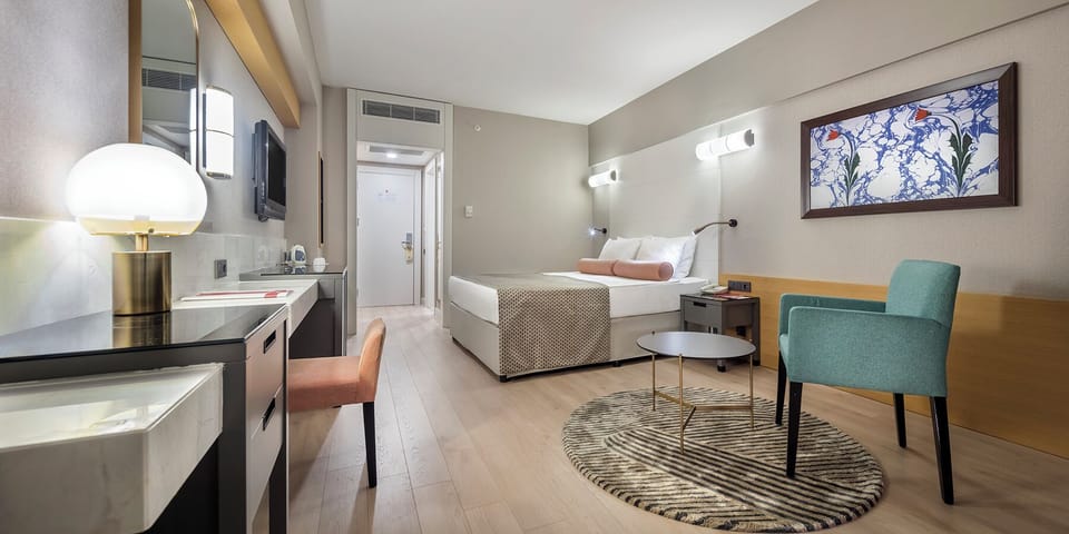 Premium bedding, minibar (free items), desk, cribs (free)