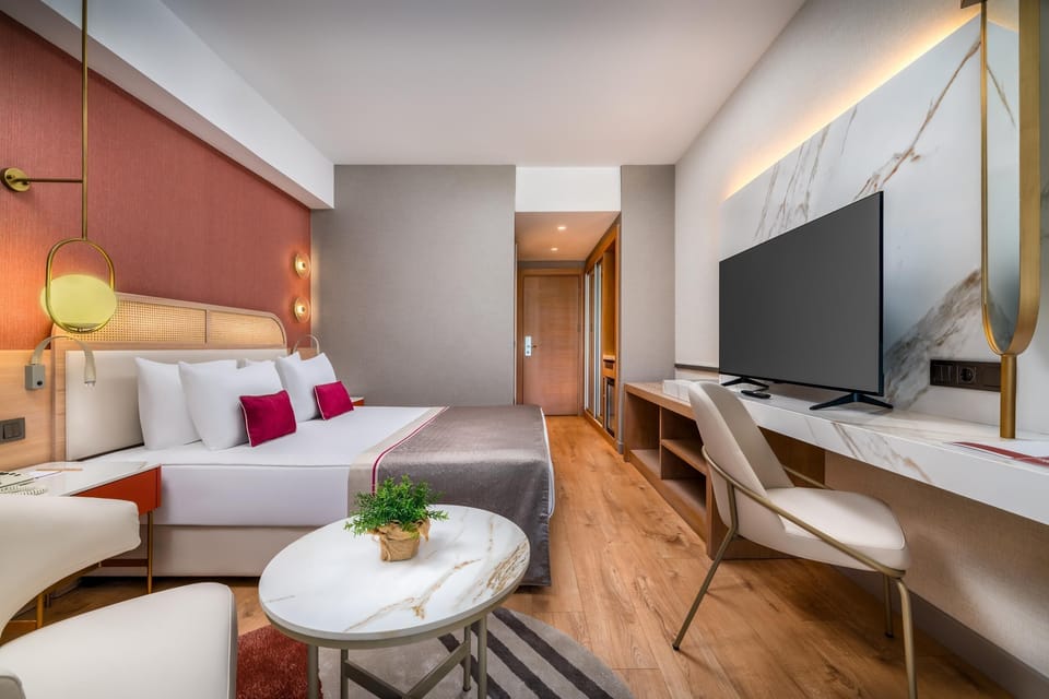 Premium bedding, free minibar, desk, free WiFi