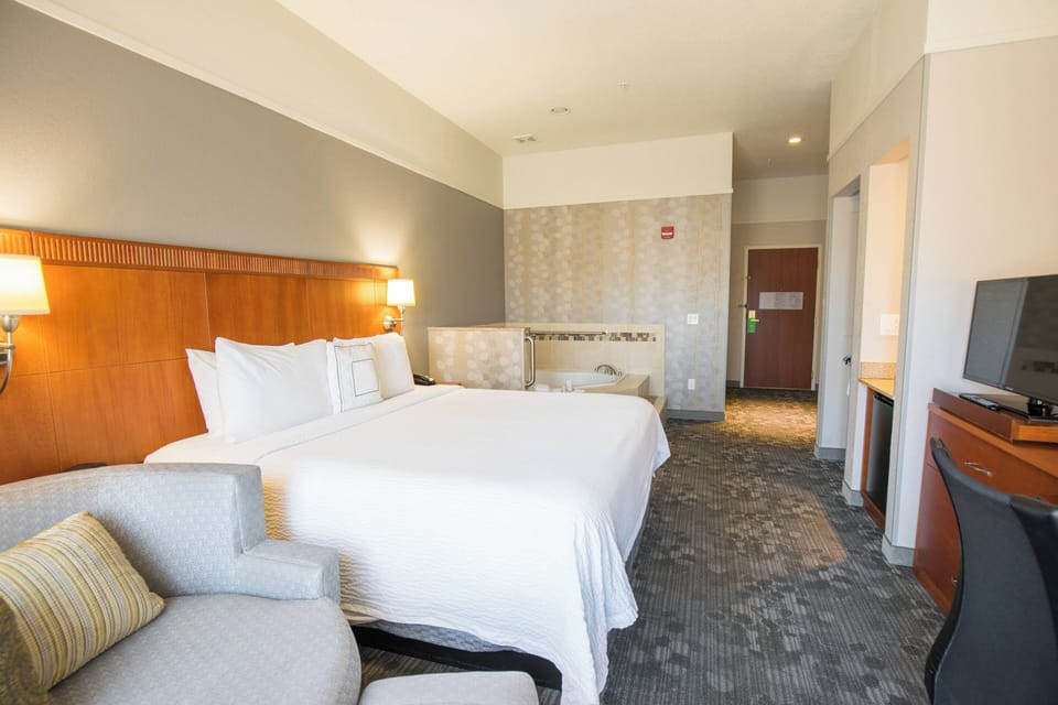 Room, 1 King Bed | Pool | Seasonal outdoor pool