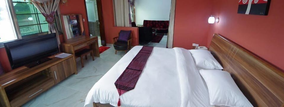 Junior Suite (Single) | In-room safe, desk, laptop workspace, blackout drapes