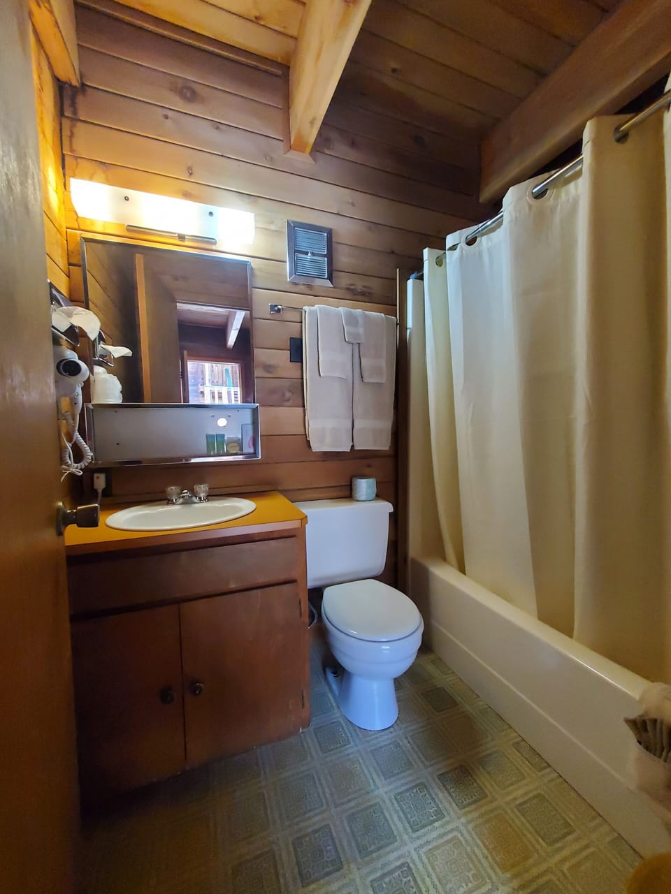 Virginian Resort Cabin in Winthrop