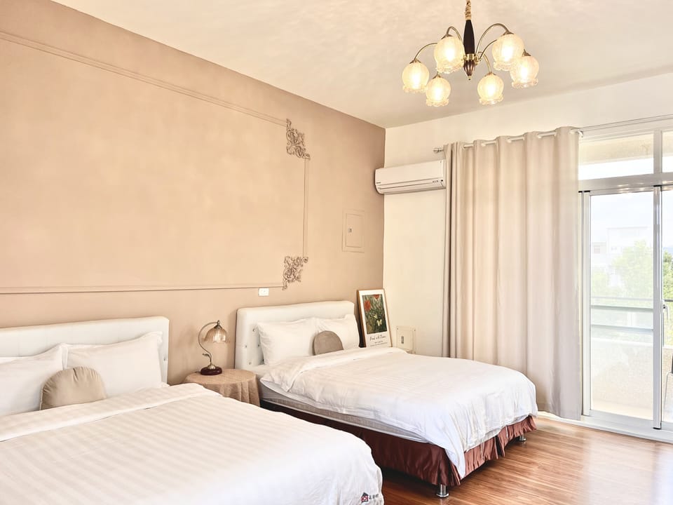 Comfort Quadruple Room | Desk, soundproofing, free WiFi, bed sheets