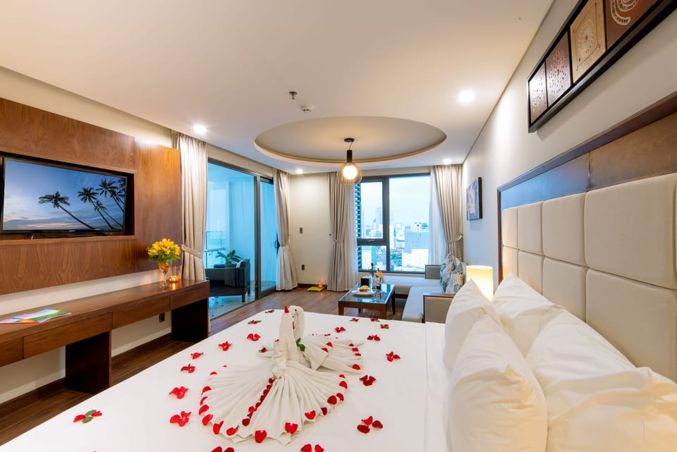 Junior Suite, Balcony, Partial Ocean View | 1 bedroom, premium bedding, minibar, in-room safe