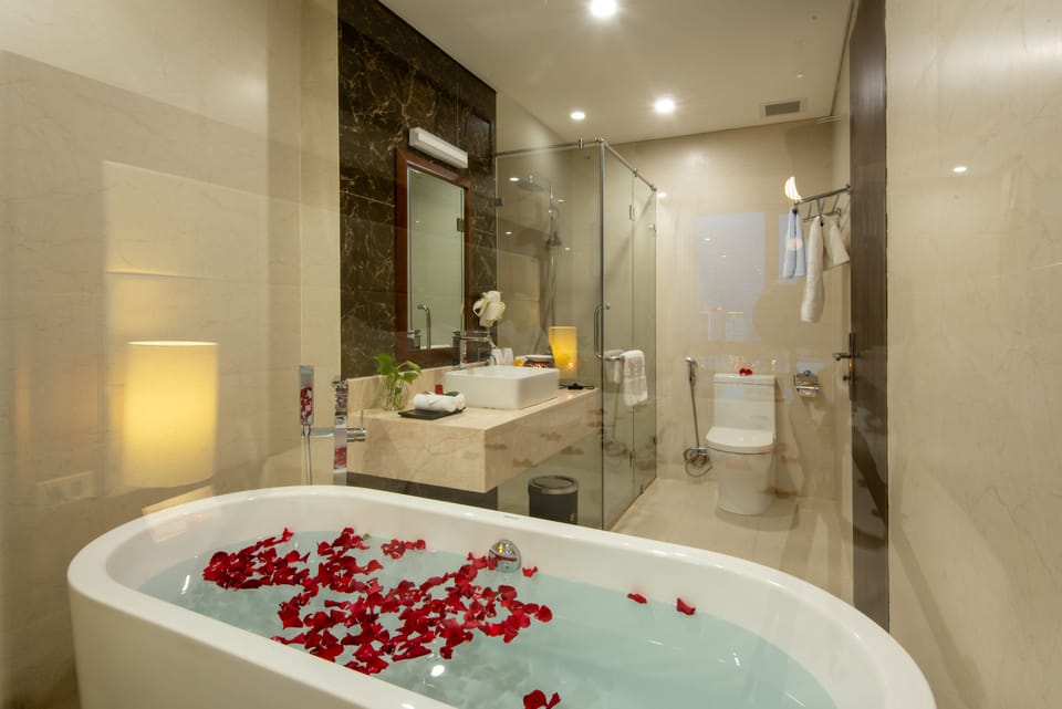 Junior Suite, Balcony, Partial Ocean View | Bathroom | Free toiletries, hair dryer, bathrobes, slippers