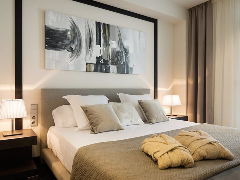 Minibar, in-room safe, desk, blackout drapes