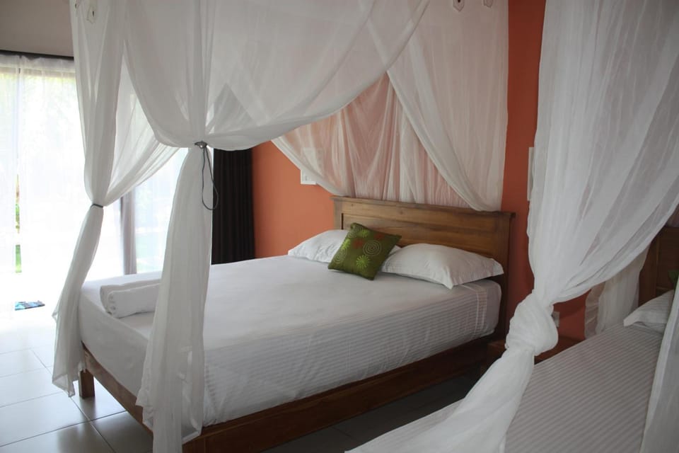 Premium bedding, pillowtop beds, in-room safe, desk