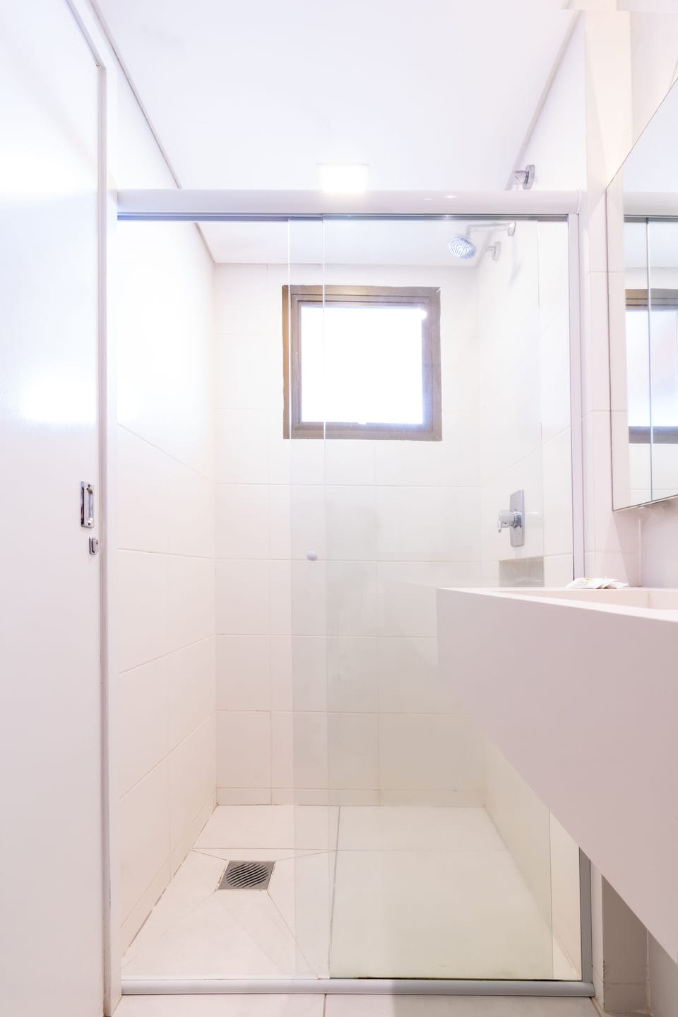 Shower, bidet, towels