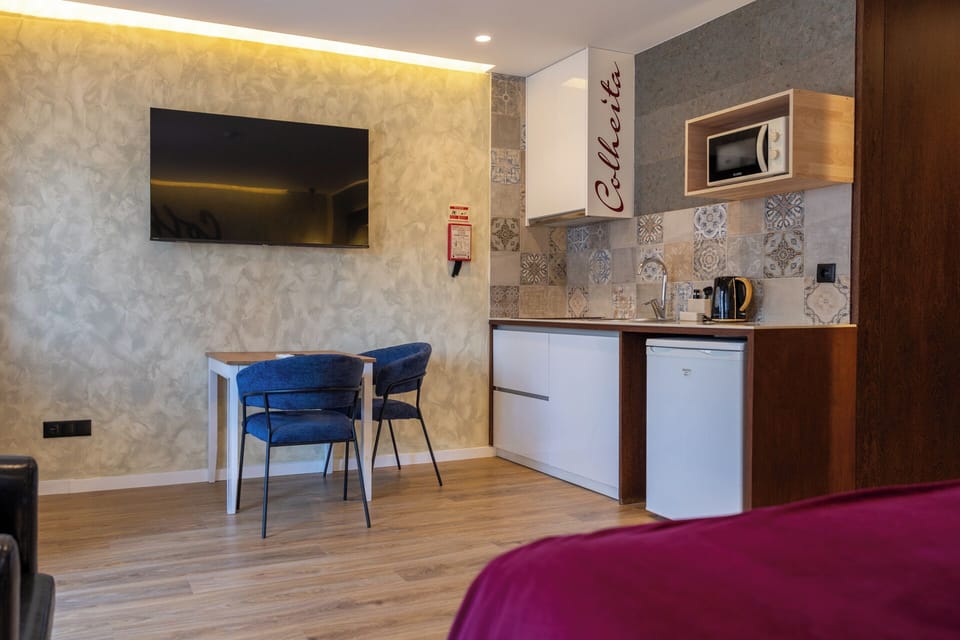 Studio, Balcony (Double) | Private kitchen