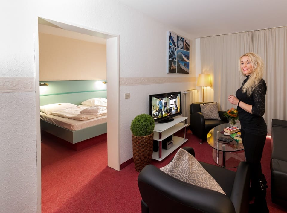 Suite | Desk, free cribs/infant beds, rollaway beds, free WiFi