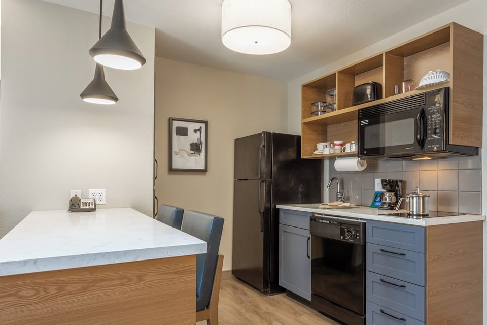 Suite, 1 Bedroom | In-room safe, desk, iron/ironing board, WiFi (free)