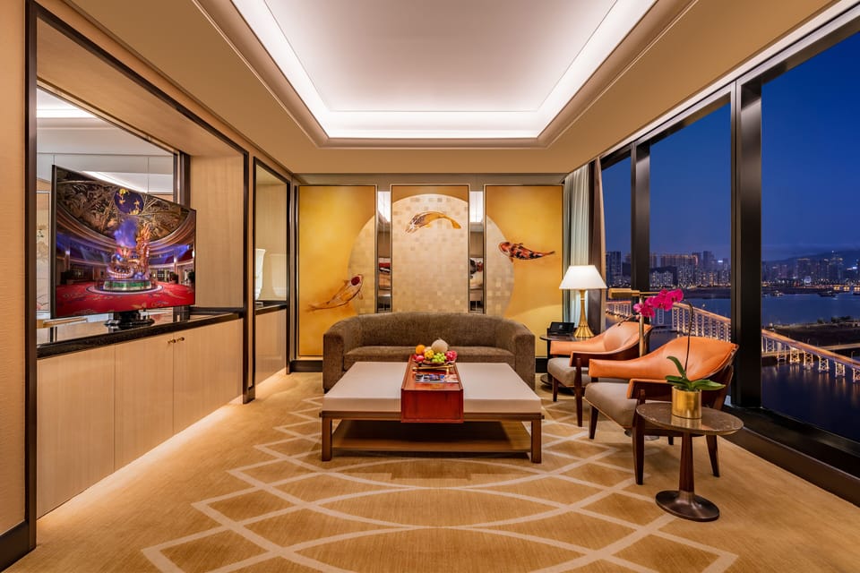 Encore Deluxe Suite | Living area