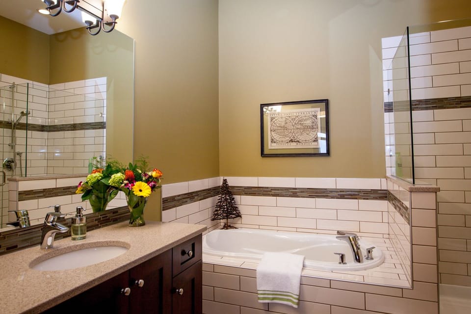 Separate tub and shower, deep soaking tub, hair dryer, towels