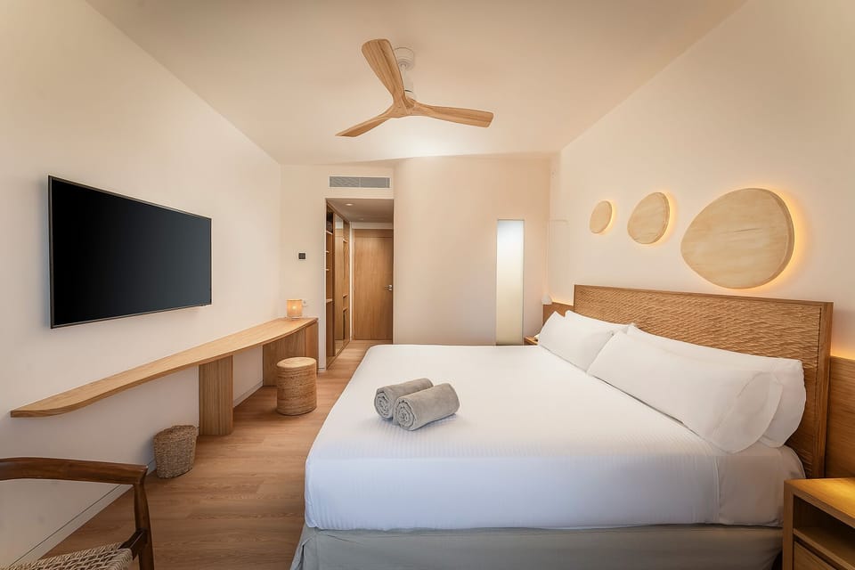 Premium bedding, minibar, in-room safe, laptop workspace