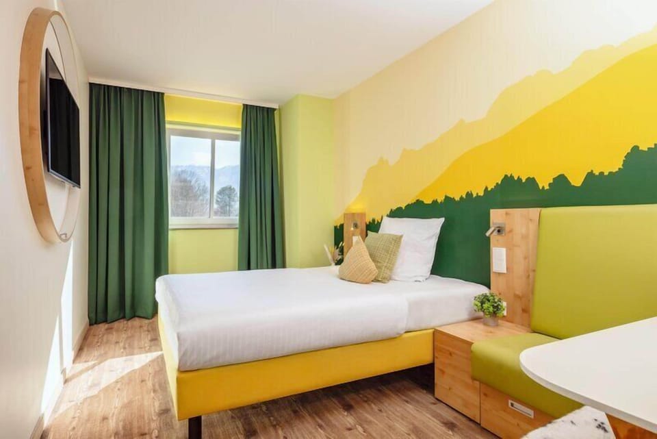 Standard Single Room, Private Bathroom | Premium bedding, in-room safe, desk, laptop workspace