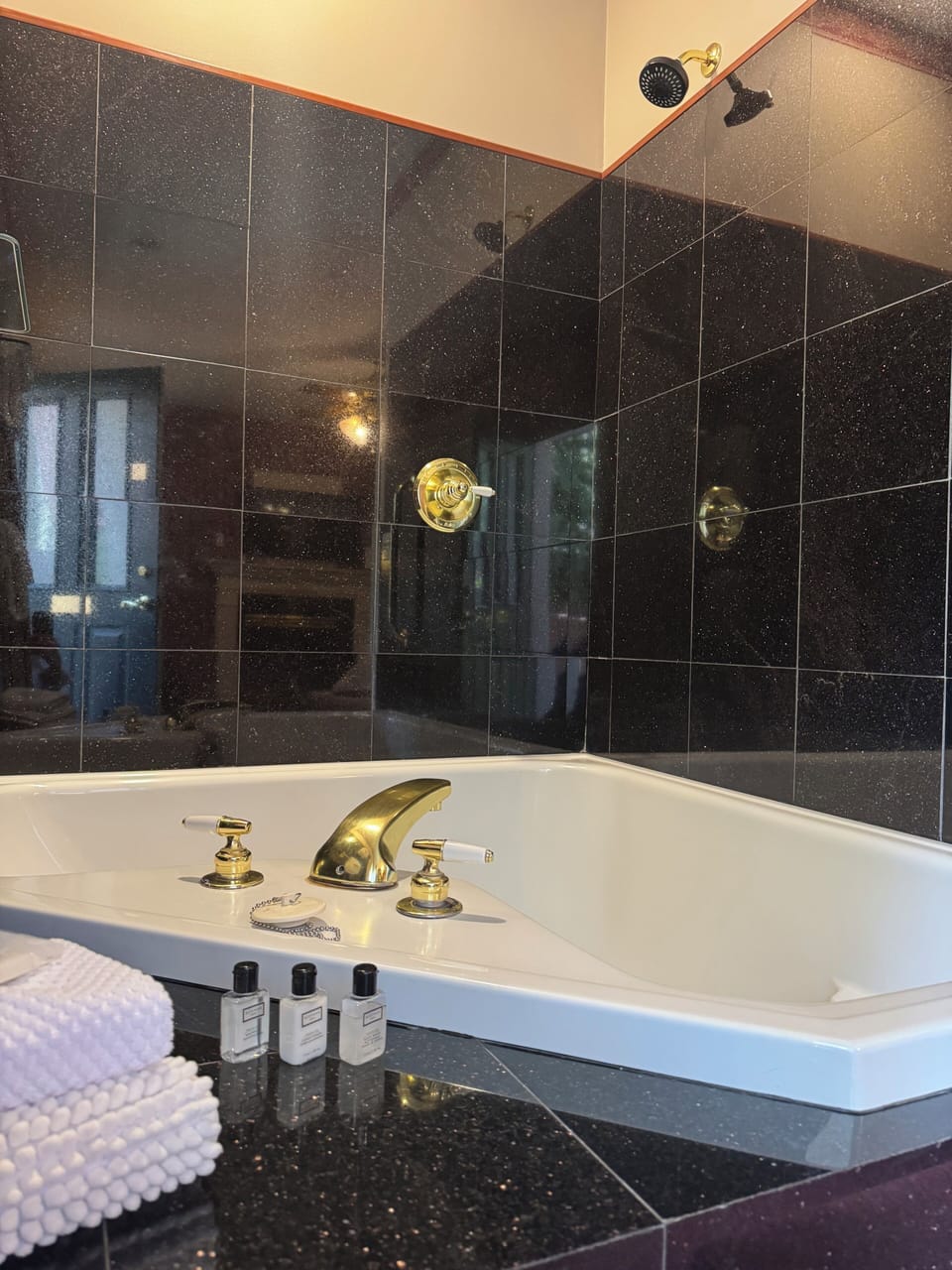 Sea Witch (Room #5) | Bathroom | Free toiletries, hair dryer, bathrobes, towels
