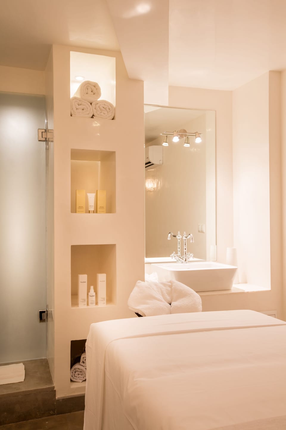 Sauna, steam room, hot springs, Turkish bath, body treatments