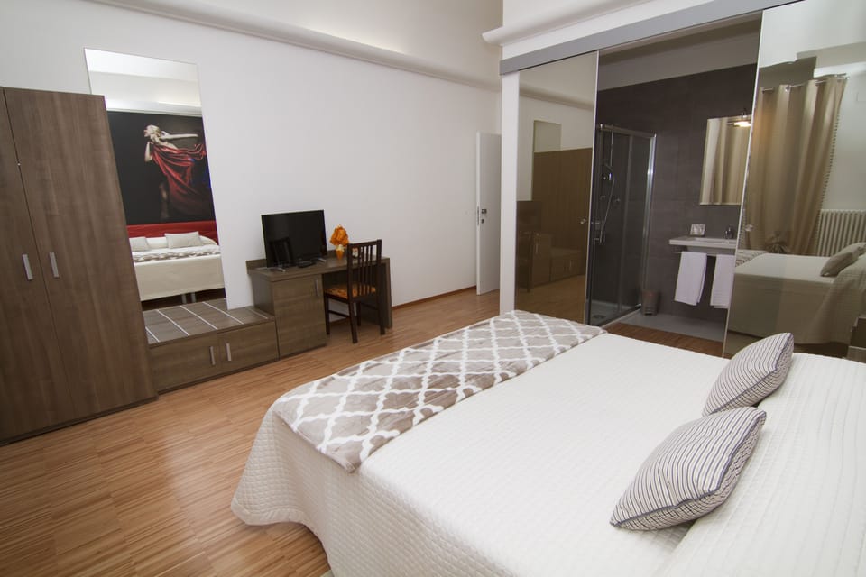 Studio Suite, City View | Premium bedding, minibar, desk, laptop workspace