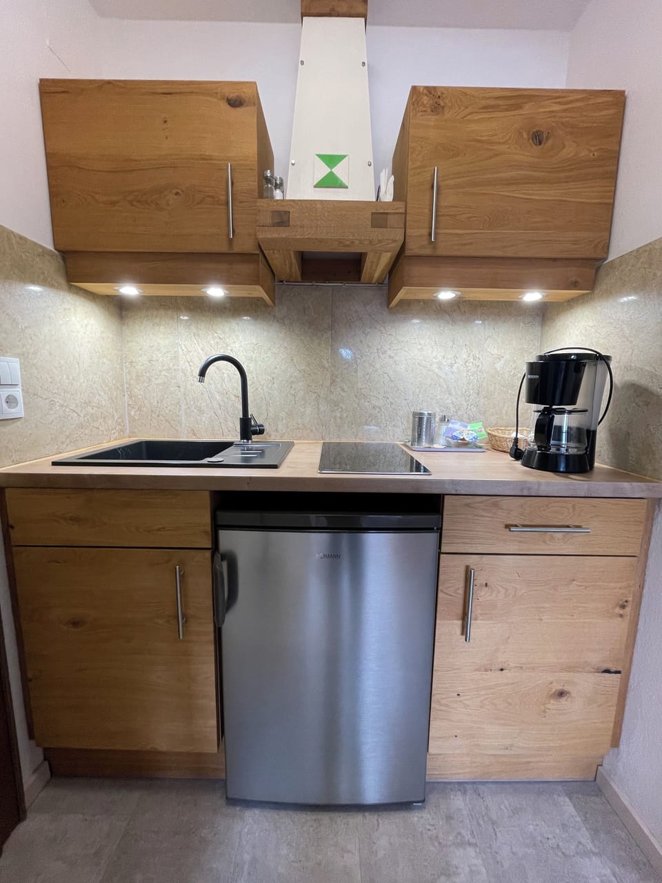 Double Room, Balcony, Mountain View | Private kitchen | Fridge, stovetop, coffee/tea maker, electric kettle