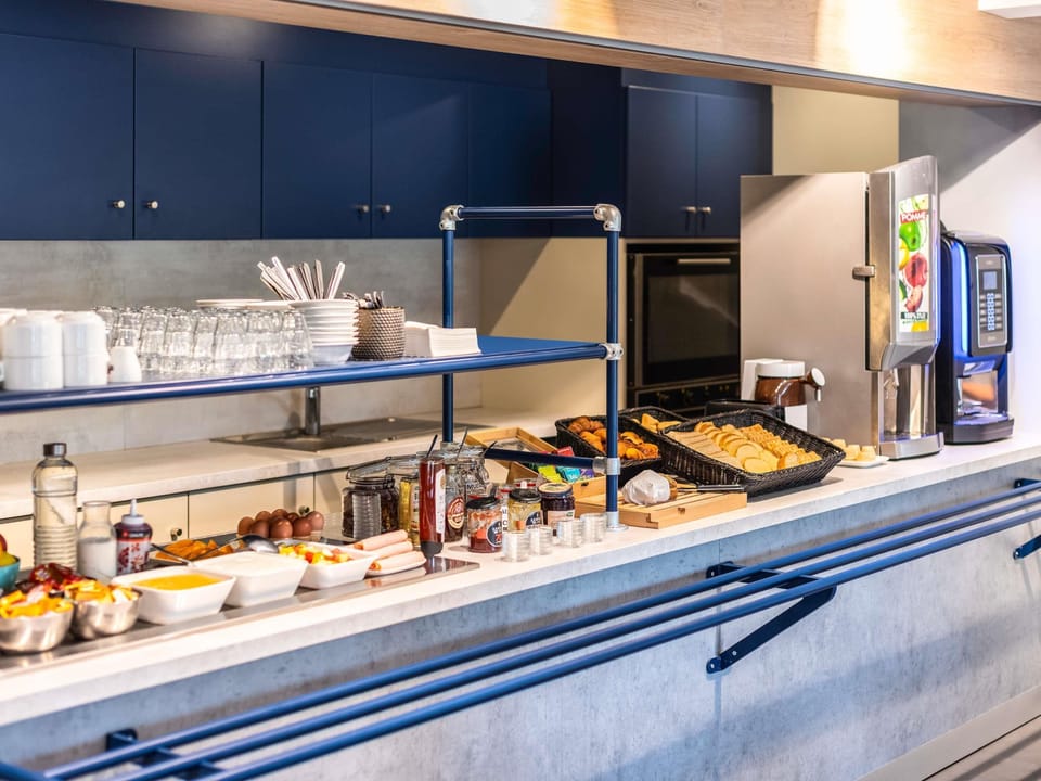 Daily buffet breakfast for a fee