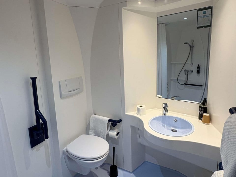 Triple Room, Multiple Beds | Hypo-allergenic bedding, desk, laptop workspace, soundproofing