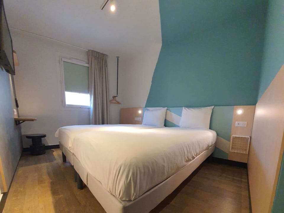 Room, 2 Twin Beds | Desk, soundproofing, free cribs/infant beds, free WiFi