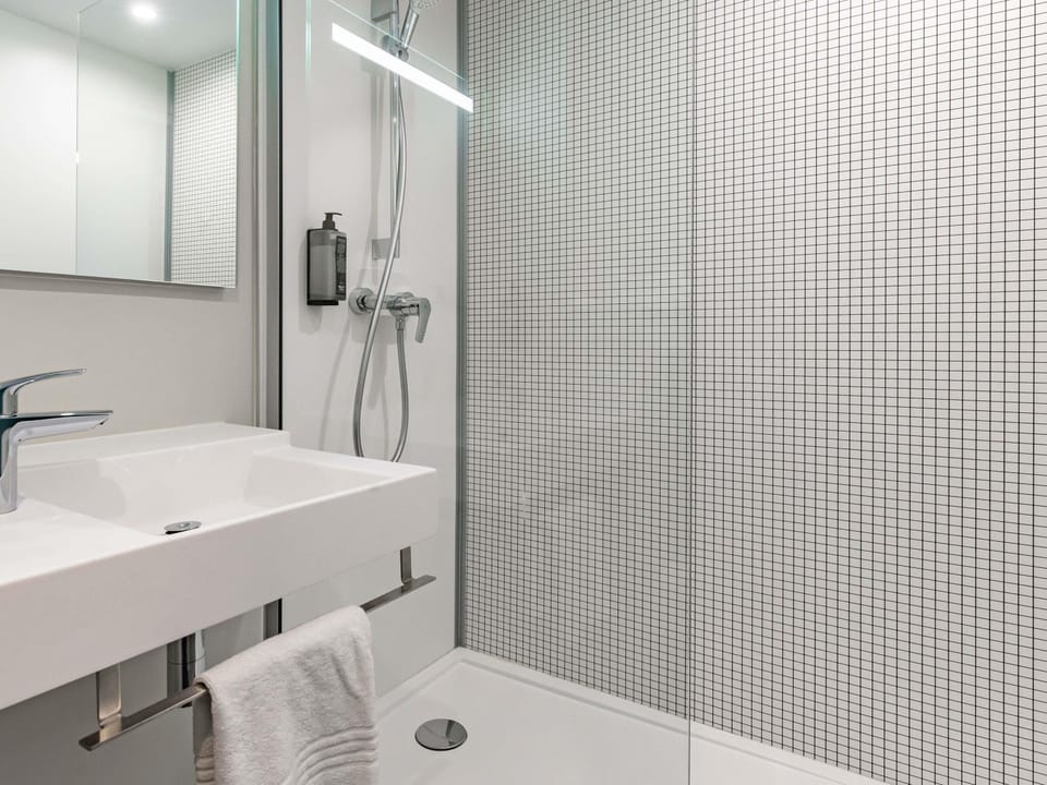 Triple Room, Multiple Beds | Desk, soundproofing, free cribs/infant beds, free WiFi