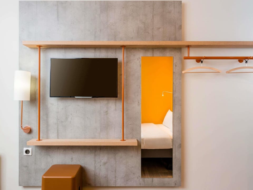 Twin Room, 2 Twin Beds | Desk, soundproofing, free WiFi, bed sheets