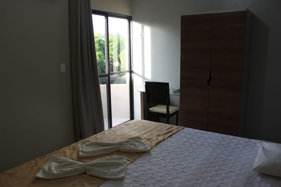 Deluxe Apartment | Minibar, desk, blackout drapes, free WiFi