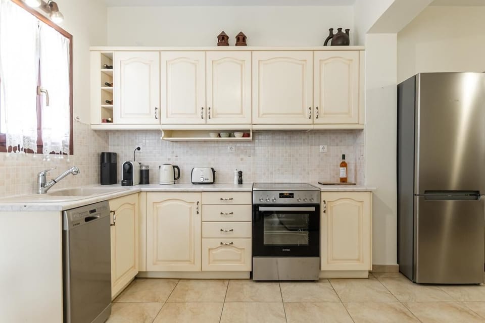 Panoramic Villa, 3 Bedrooms | Private kitchen | Full-size fridge, microwave, oven, stovetop