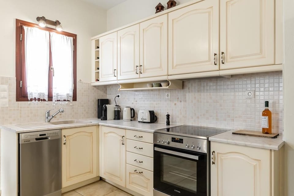 Panoramic Villa, 3 Bedrooms | Private kitchen | Full-size fridge, microwave, oven, stovetop
