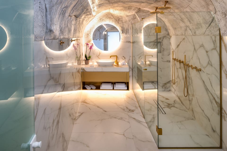 Honeymoon Suite, outdoor Tub | Bathroom | Shower, hair dryer, bathrobes, slippers