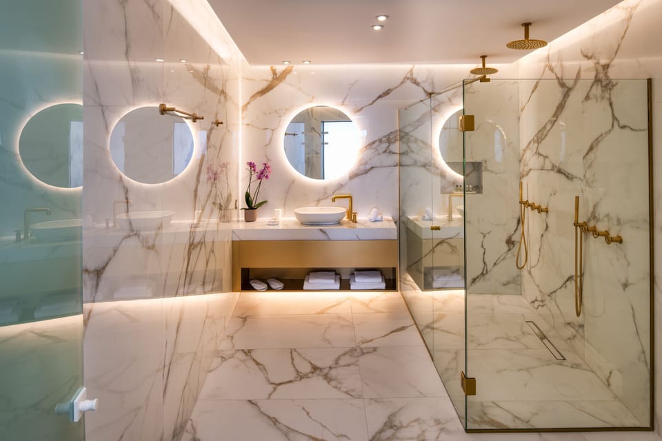 Honeymoon Suite, outdoor Tub | Bathroom | Shower, hair dryer, bathrobes, slippers