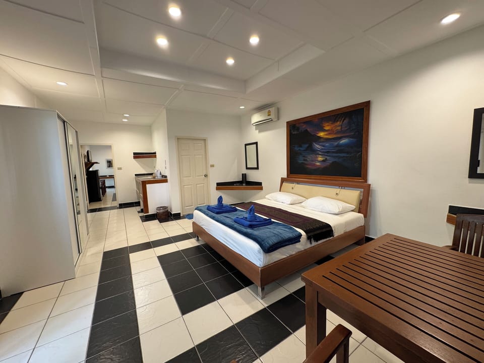 Two-Bedroom Bungalow | Free WiFi, bed sheets