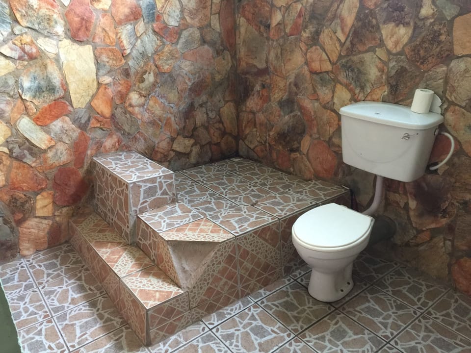Single Room, Garden View | Bathroom | Shower, hair dryer (on request), towels