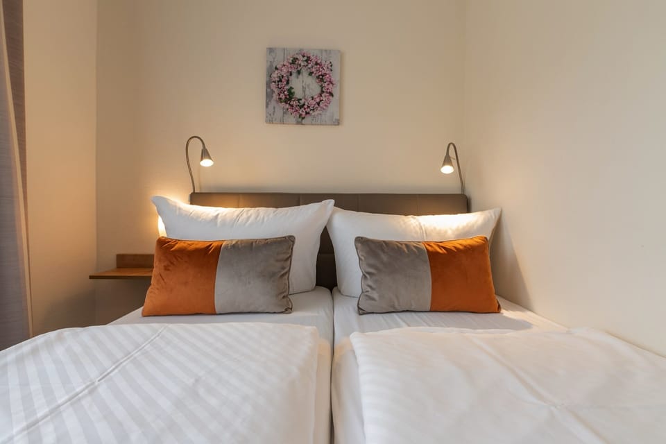 Economy Double Room (French bed 1.40m) | Desk, soundproofing, rollaway beds, free WiFi