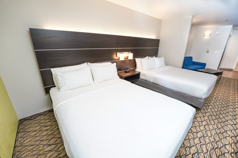 Pillowtop beds, in-room safe, desk, laptop workspace