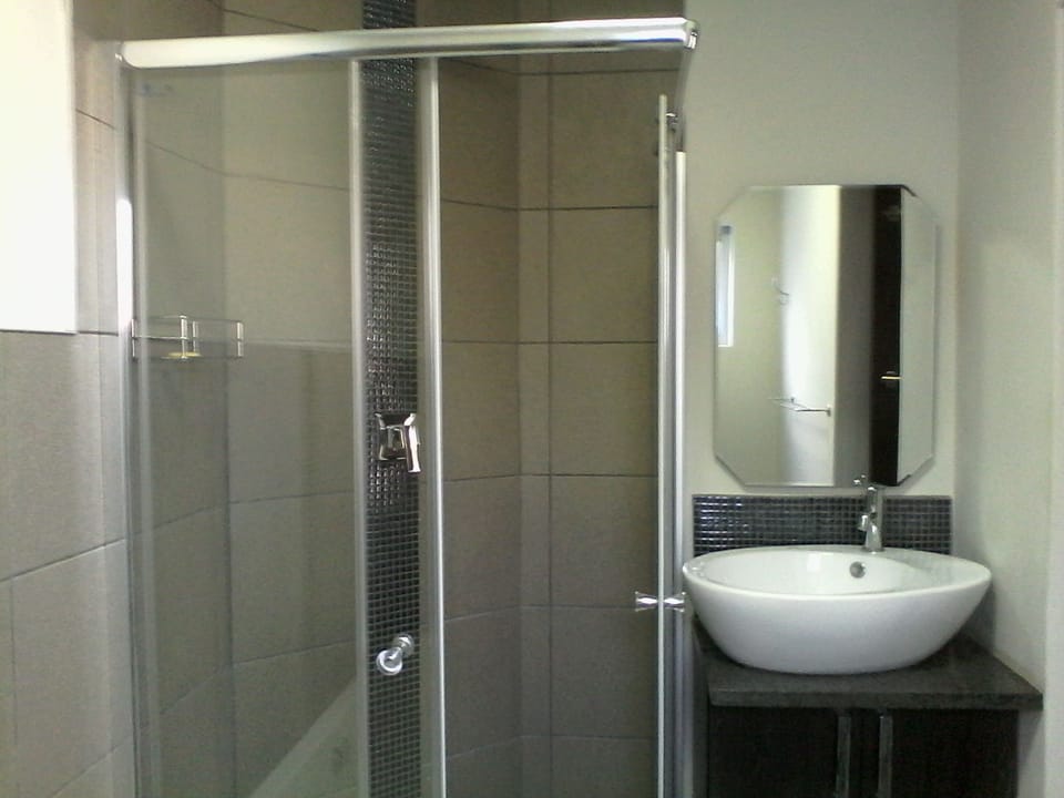 Standard Room | Bathroom shower