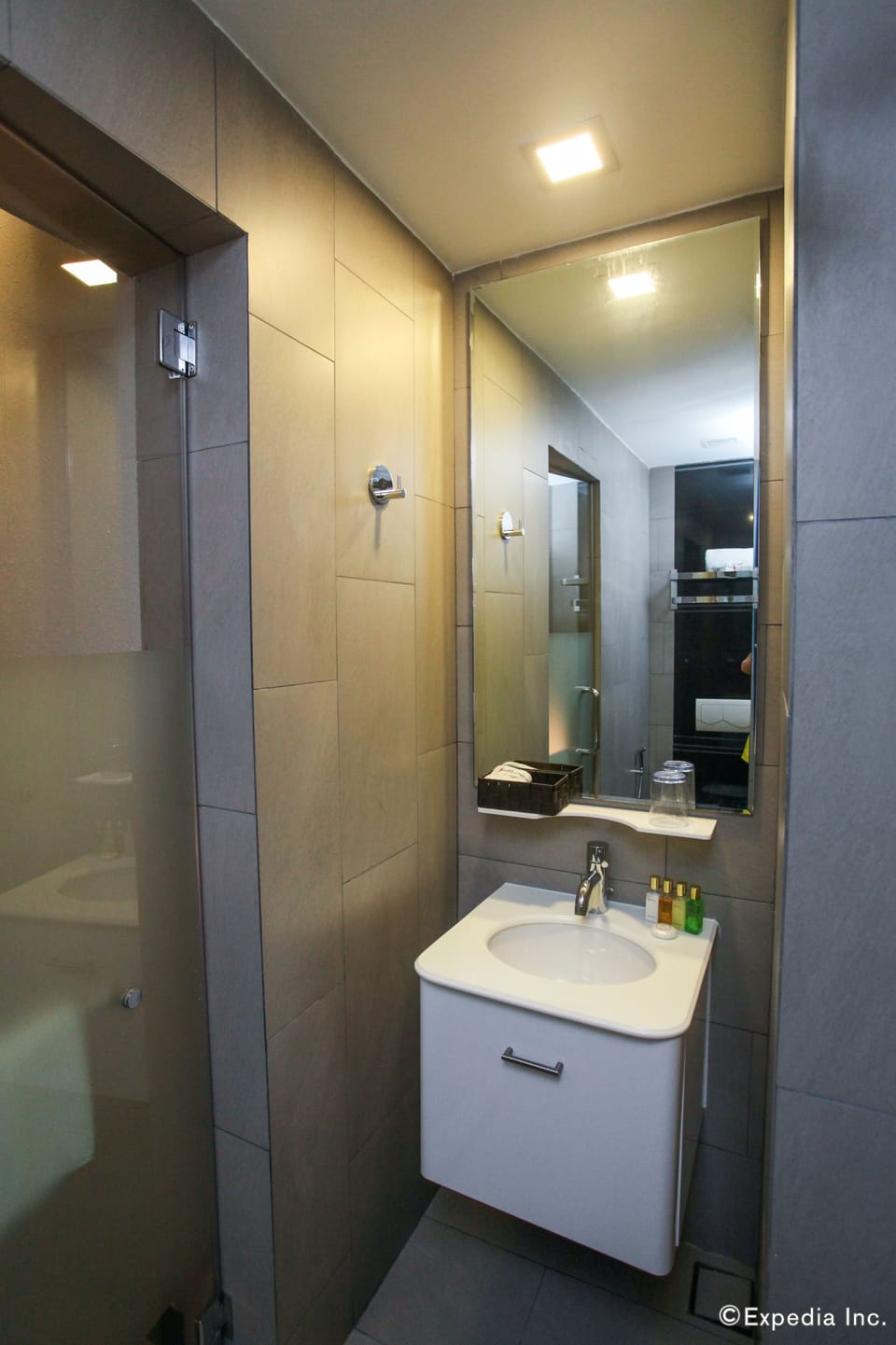 Shower, free toiletries, hair dryer, slippers