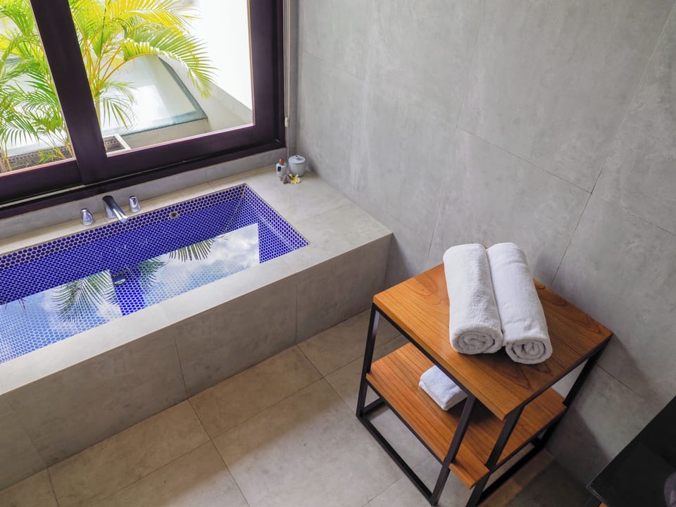 Ocean View Suite | Bathroom | Separate tub and shower, rainfall showerhead, eco-friendly toiletries