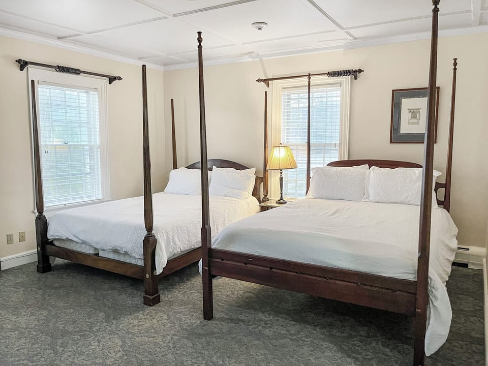 Deluxe Room, 1 Bedroom | Premium bedding, desk, soundproofing, iron/ironing board
