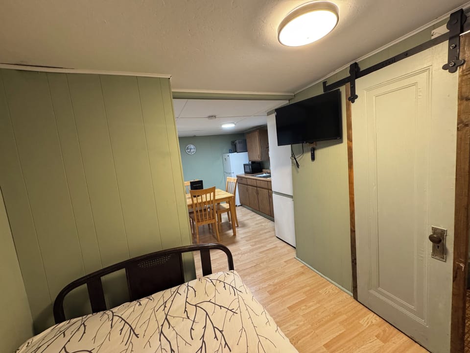 Basic Cabin | Blackout drapes, iron/ironing board, free WiFi, bed sheets