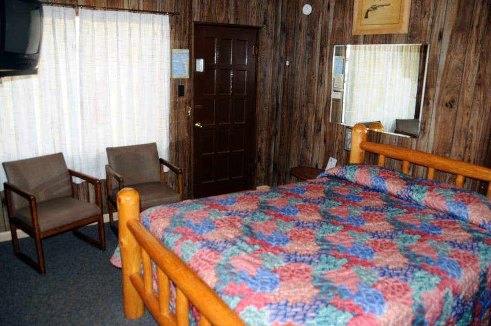 Single queen | Desk, free WiFi