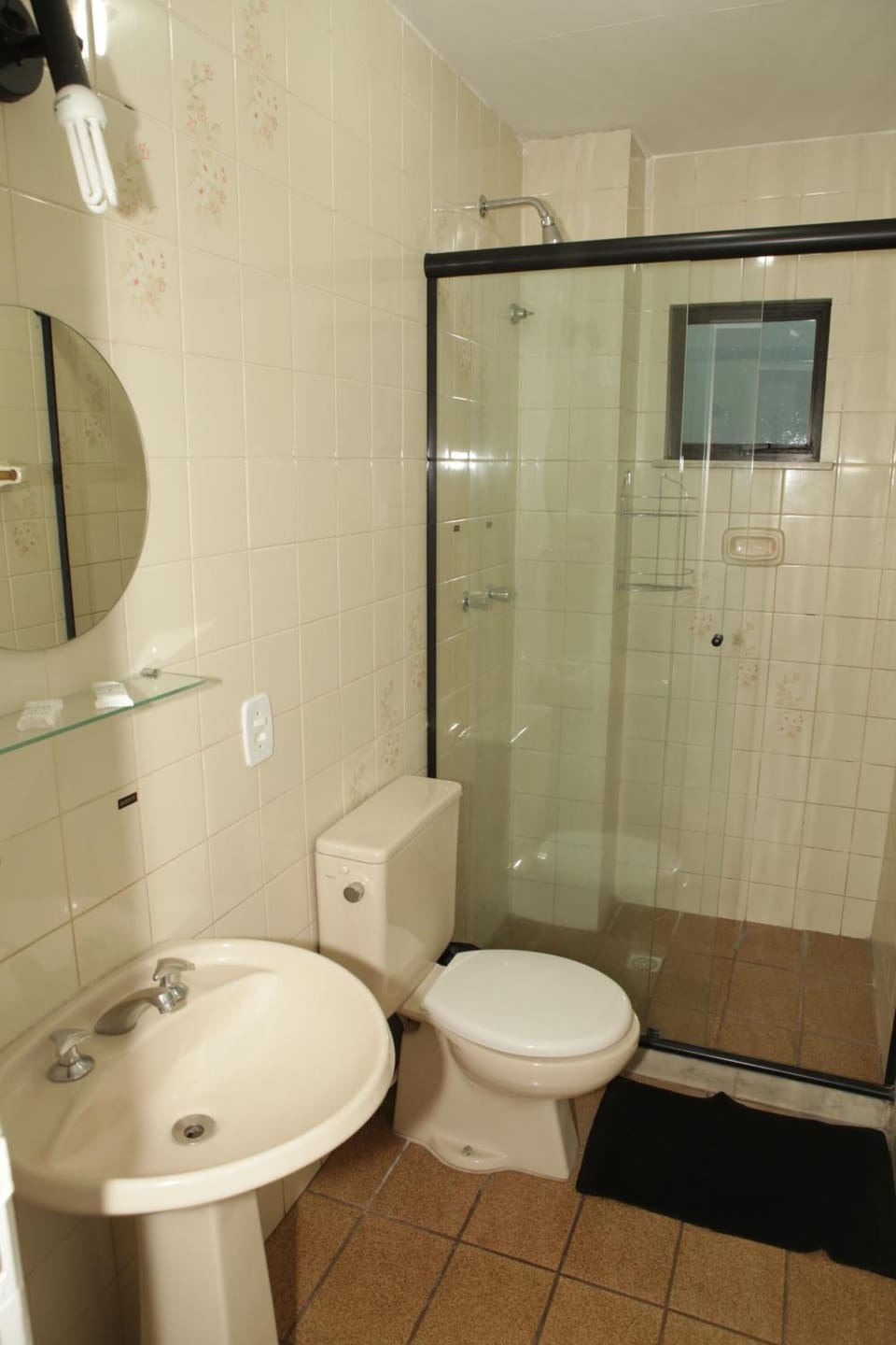 Shower, free toiletries