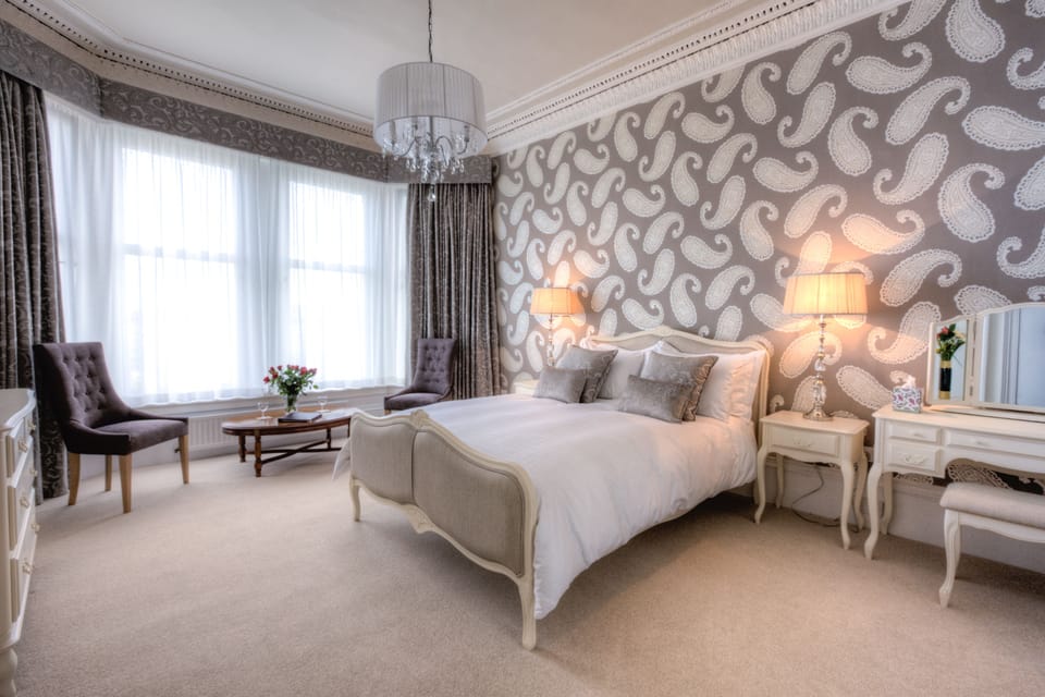 Deluxe Double Room, Ensuite, Sea View | Individually furnished, desk, blackout drapes, free WiFi