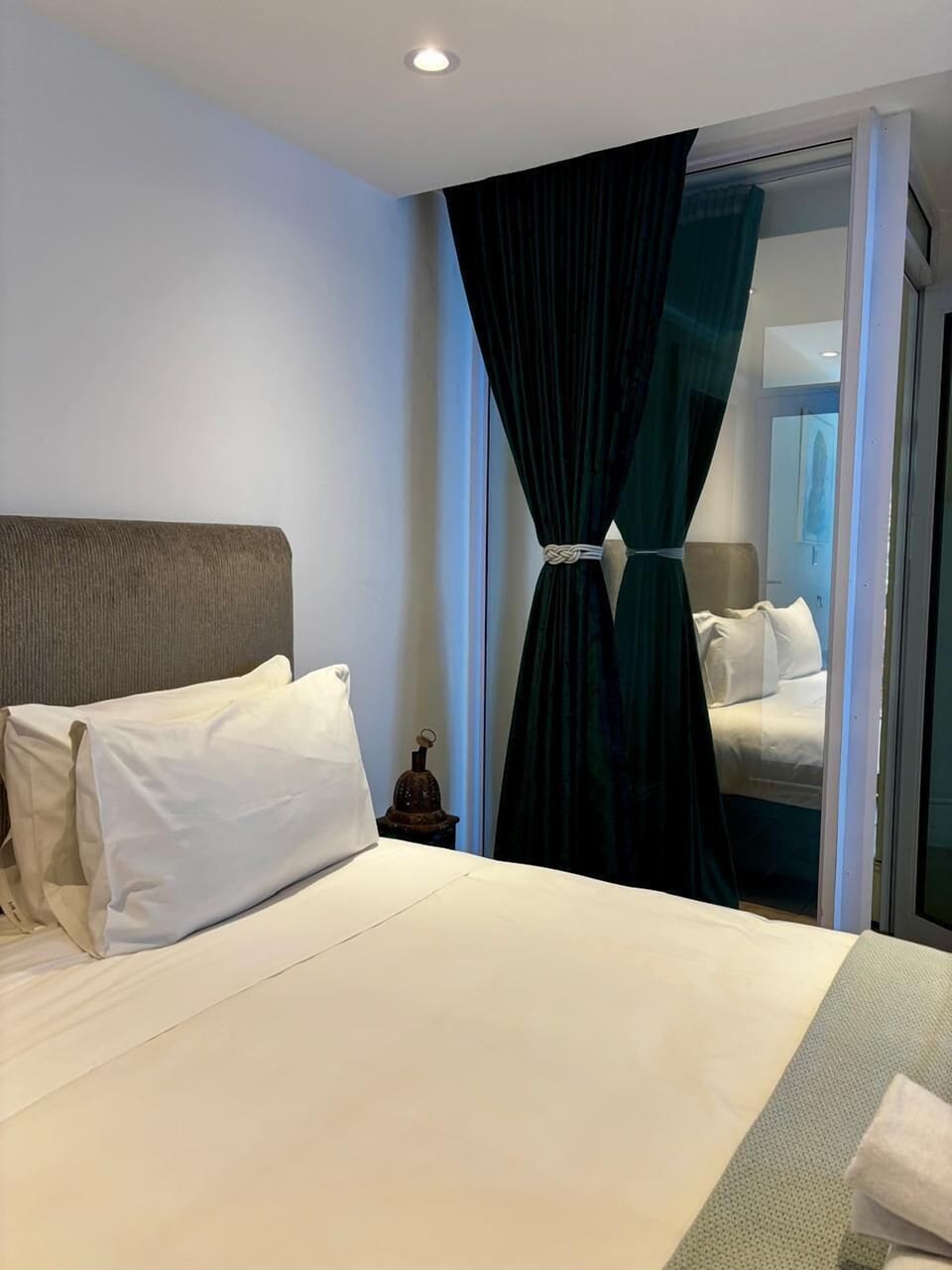 Comfort Room | In-room safe, individually decorated, free WiFi, bed sheets