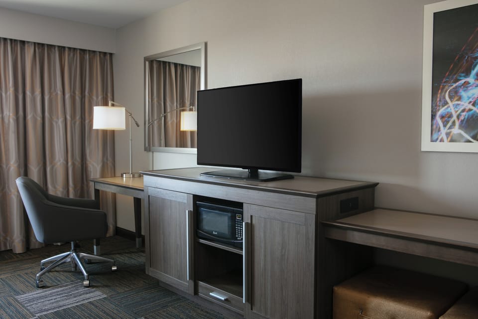 Desk, laptop workspace, iron/ironing board, free cribs/infant beds